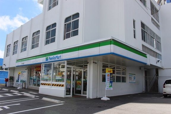 近くのファミリーマート 南風原宮平店まで550m(徒歩7分)