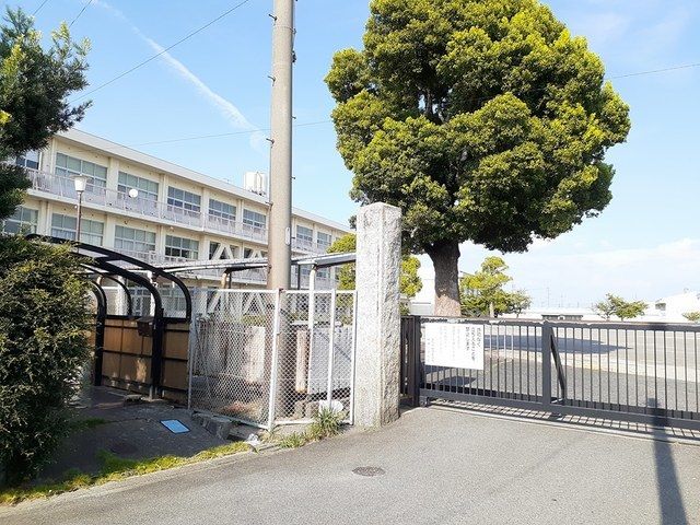 近くの愛西市立　勝幡小学校まで450m（徒歩6分）