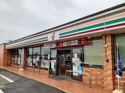 近くのセブンイレブンまで850m（徒歩11分）