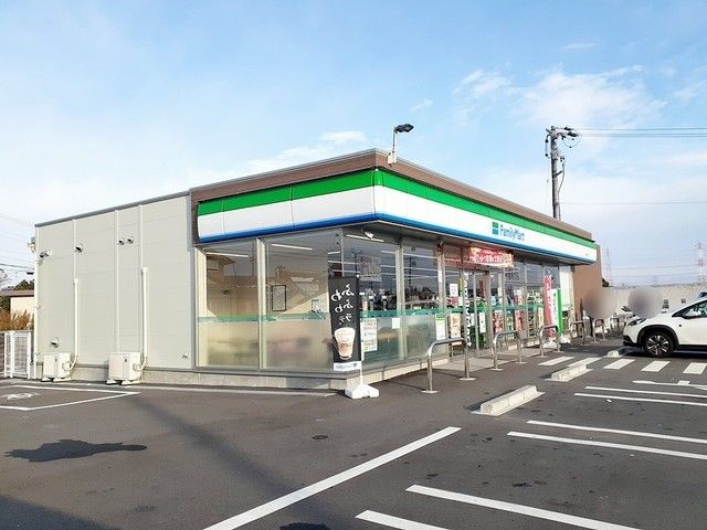 近くのファミリーマート安八牧店まで870m（徒歩11分）