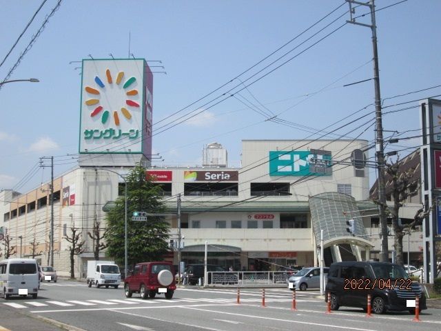 近くのサングリーンまで1,100m（徒歩14分）