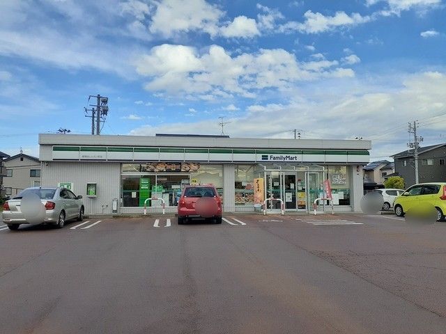 近くのコンビニまで600m（徒歩8分）