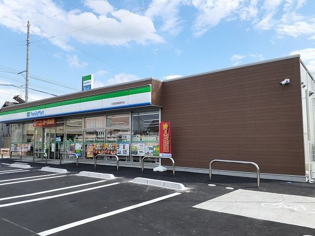 近くのファミリーマート天竜西鹿島駅前まで750m（徒歩10分）