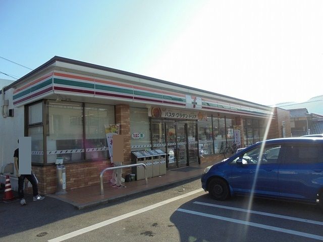 近くのセブンイレブン南岩国１丁目店まで240m（徒歩3分）