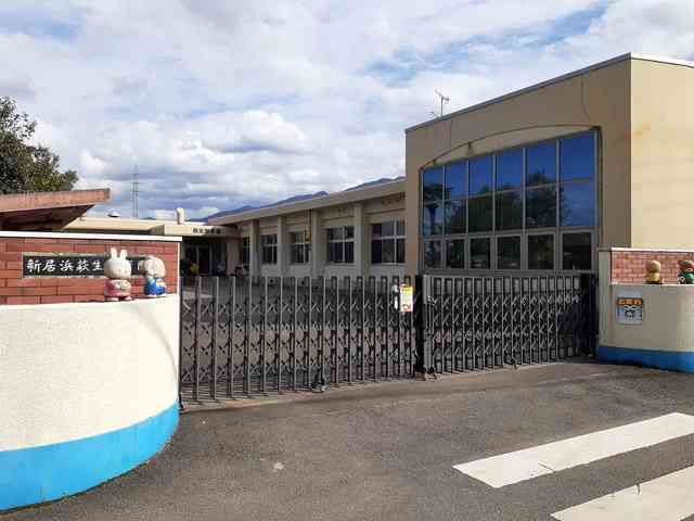 近くの新居浜萩生保育園まで1,000m（徒歩13分）