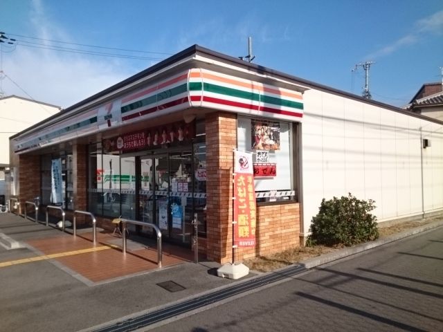 近くのコンビニまで500m（徒歩7分）