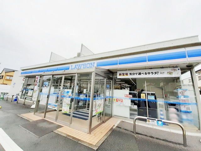 近くのコンビニまで700m（徒歩9分）