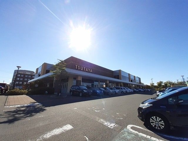 近くの蔦屋書店新潟中央インター店まで638m（徒歩8分）