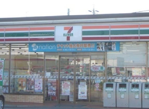 近くのコンビニまで250m（徒歩4分）