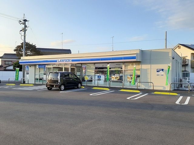 近くのコンビニまで600m（徒歩8分）