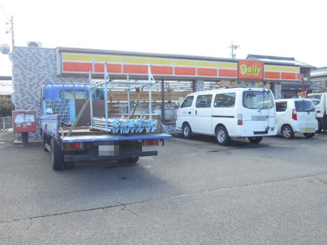 近くのコンビニまで400m（徒歩5分）