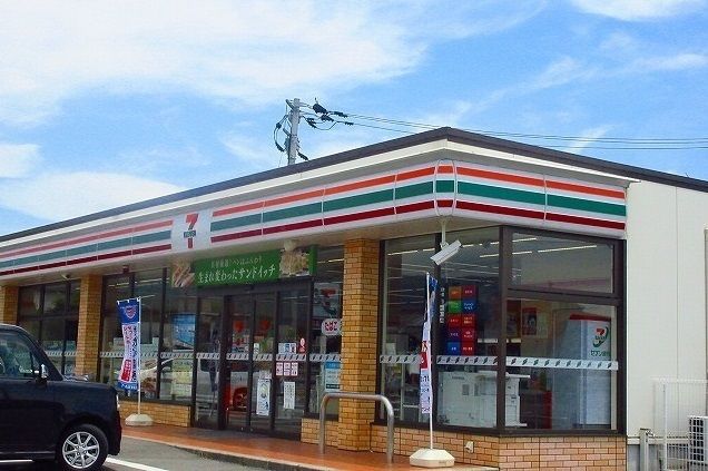 近くのセブン-イレブン 神埼吉田店まで750m（徒歩10分）