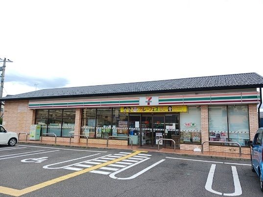 近くのセブンイレブン大津雄琴マリーナまで600m(徒歩8分)