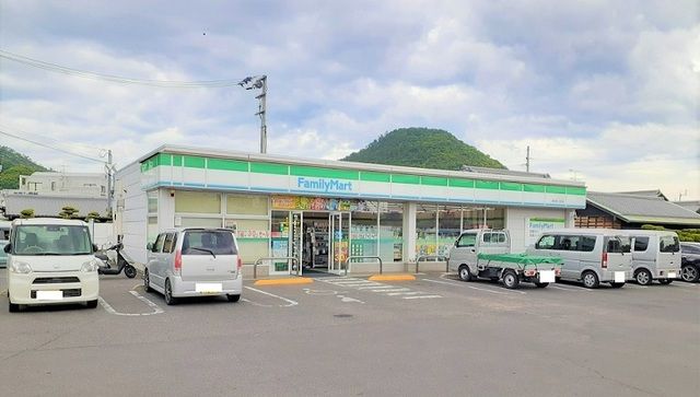 近くのコンビニまで900m（徒歩12分）