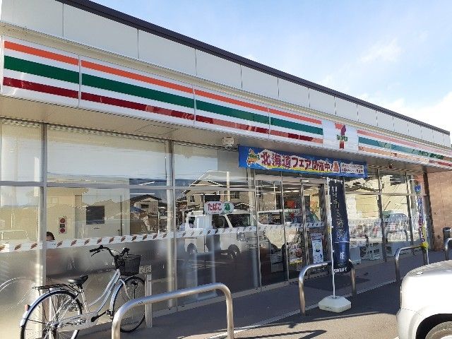 近くのセブンイレブン栃木神田町店まで550m（徒歩7分）