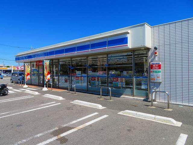 近くのローソン防府桑山二丁目店まで180m（徒歩3分）