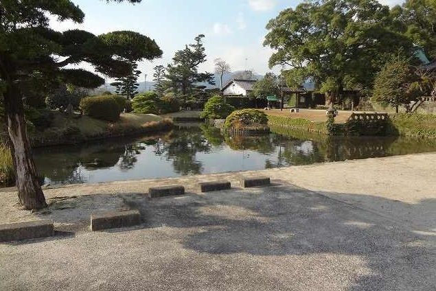 近くの小城公園まで700m(徒歩9分)