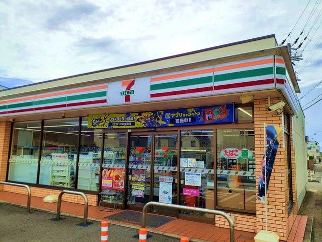 近くのセブンイレブンパームシティ前様まで550m（徒歩7分）