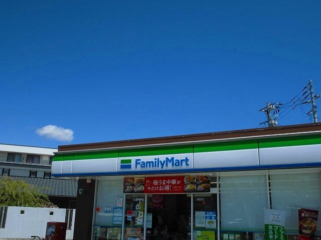 近くのコンビニまで400m（徒歩5分）