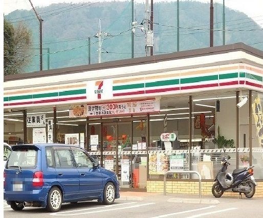 近くのセブンイレブンまで1,000m（徒歩13分）