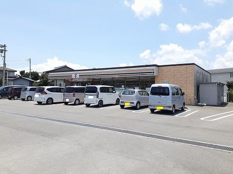 近くのコンビニまで350m（徒歩5分）