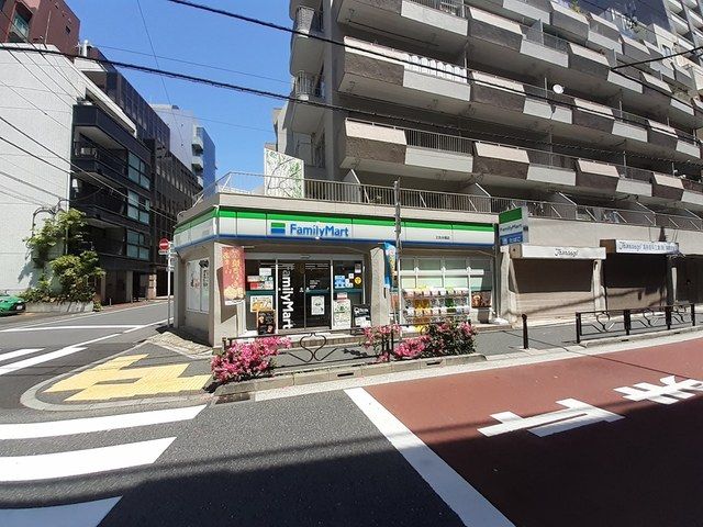 近くのファミリーマート文京本郷店まで170m（徒歩3分）