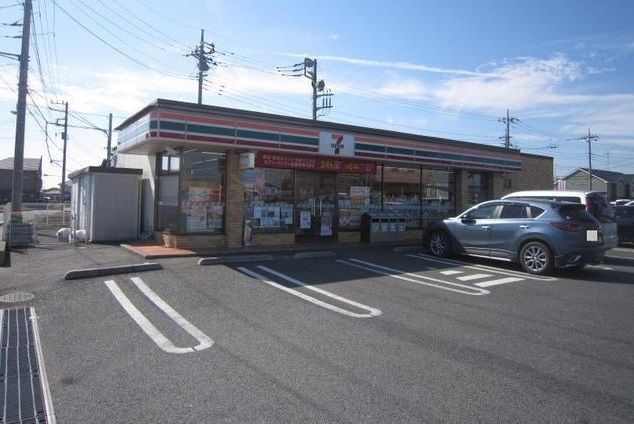 近くのコンビニまで650m（徒歩9分）