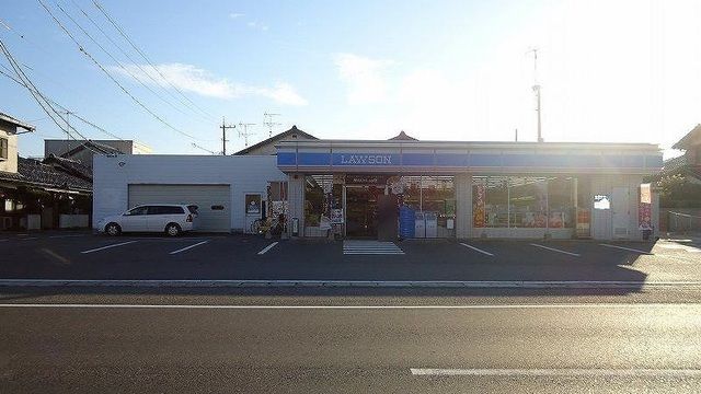近くのローソン弓ヶ浜店まで750m（徒歩10分）