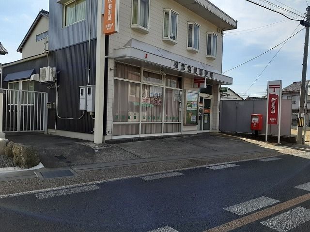 近くの郵便局まで750m（徒歩10分）