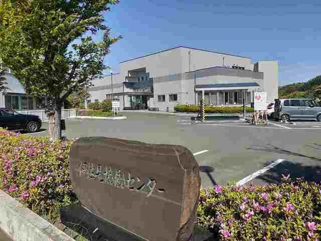 近くの伊佐見協働センターまで1,200m(徒歩15分)