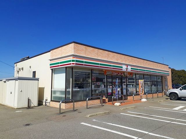 近くのセブンイレブンまで450m（徒歩6分）