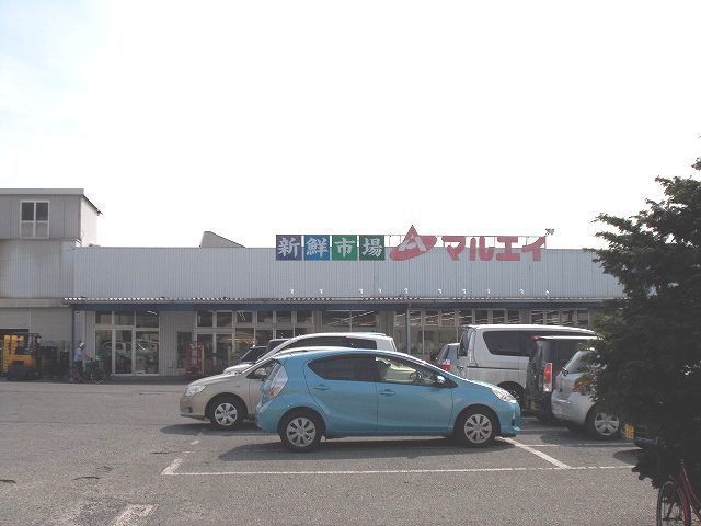 近くのスーパーまで550m（徒歩7分）