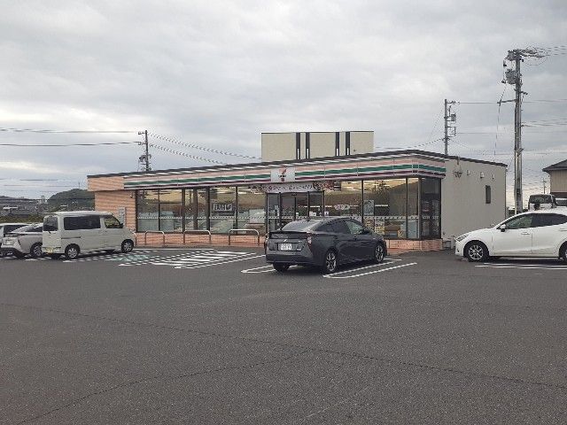 近くのセブンイレブン桑名城山台店まで550m（徒歩7分）