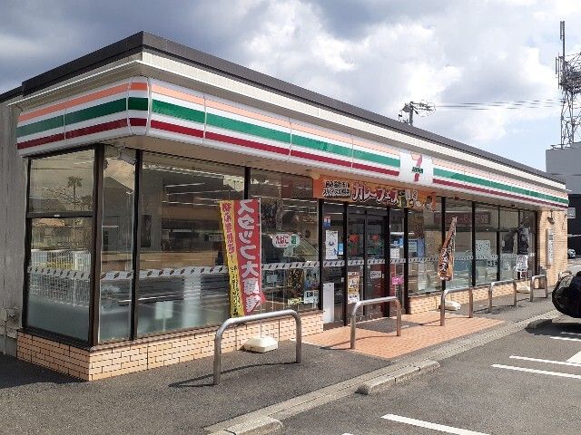 近くのコンビニまで750m（徒歩10分）