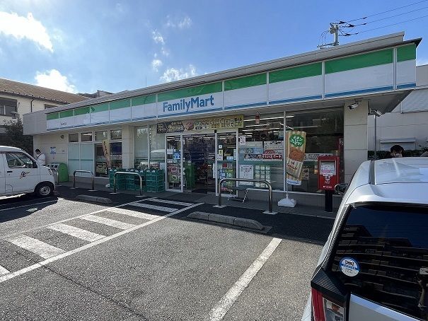 近くのコンビニまで210m（徒歩3分）