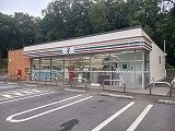 近くのセブンイレブンエキスポ大通り店まで650m(徒歩9分)