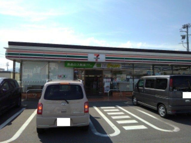 近くのセブンイレブン長野大豆島東店まで600m（徒歩8分）