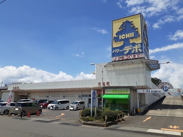 近くのスーパーまで300m（徒歩4分）
