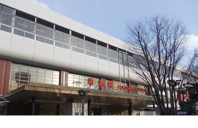 近くの駅まで1,800m（徒歩23分）