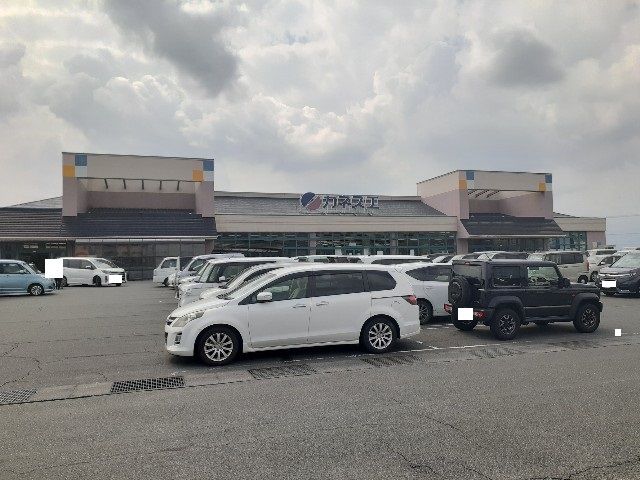 近くのカネスエ東員店まで900m（徒歩12分）