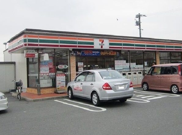 近くのセブンイレブンまで350m（徒歩5分）