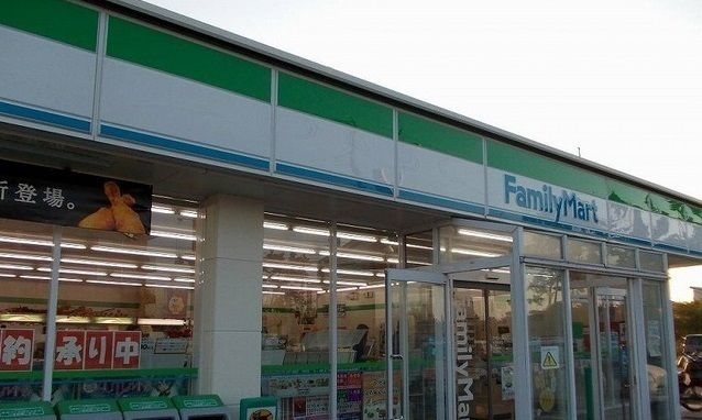 近くのファミリーマート米子淀江店まで450m（徒歩6分）