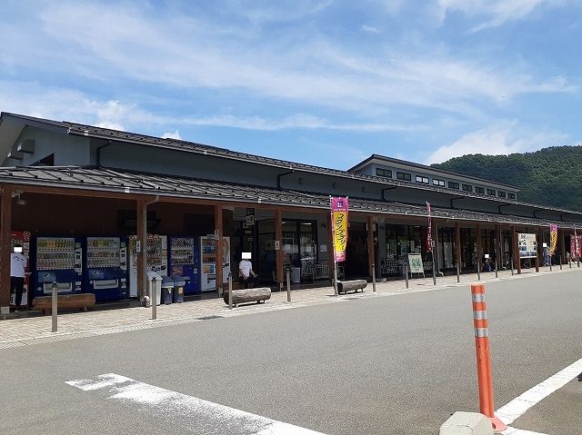 近くの道の駅 つるまで600m（徒歩8分）