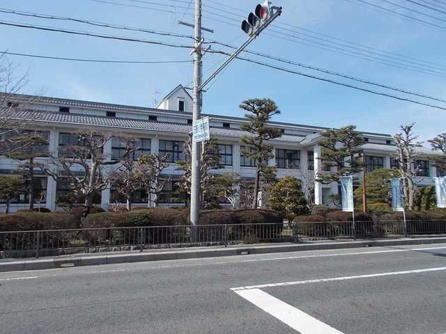 近くの日野町立日野小学校まで750m（徒歩10分）