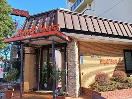 近くの飲食店まで550m（徒歩7分）