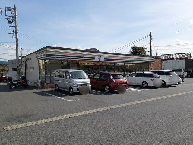 近くのコンビニまで800m（徒歩10分）