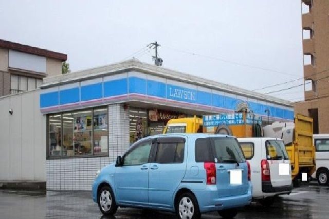 近くのローソンまで300m（徒歩4分）