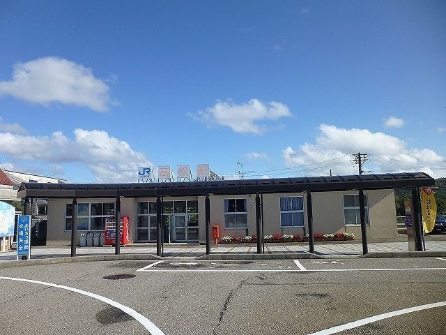 近くの駅まで1,700m（徒歩22分）