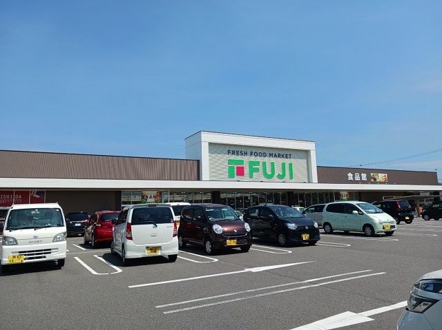 近くのフジ松前店様まで600m（徒歩8分）