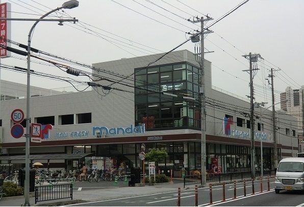 近くの万代尼崎難波店まで650m（徒歩9分）